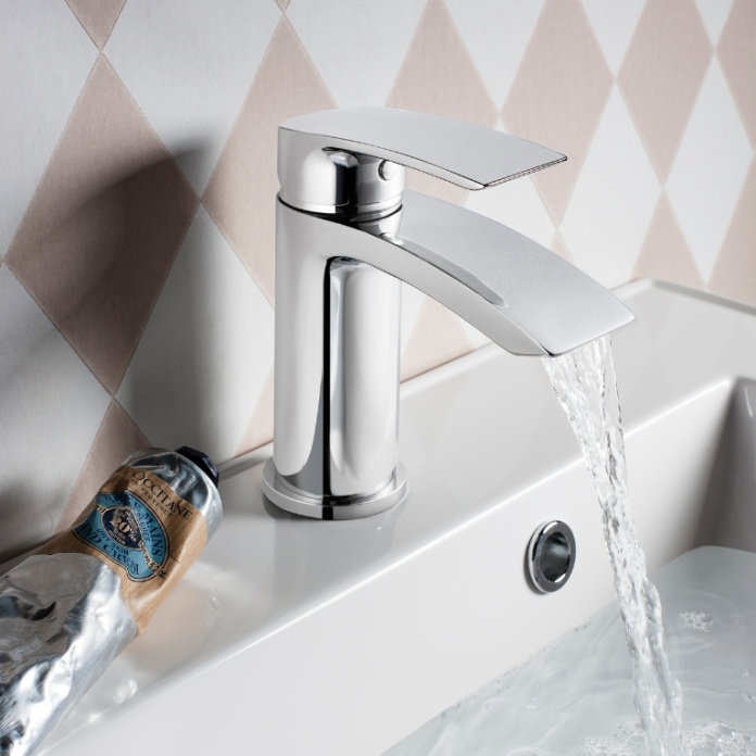 Product Lifestyle image of the Crosswater Flow Basin Monobloc with an overflow installed